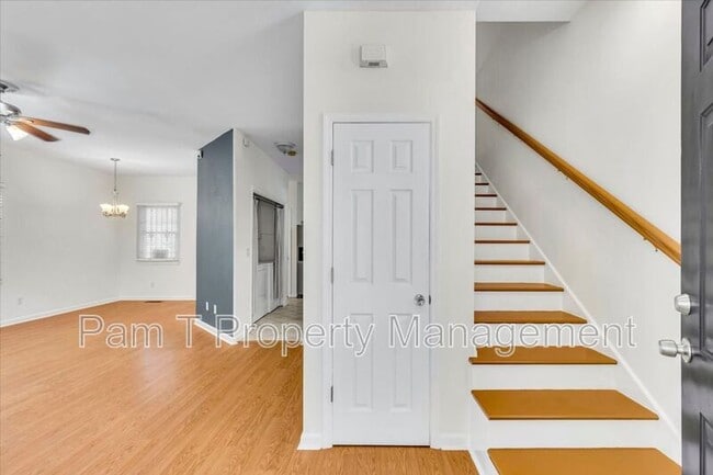 Building Photo - 635 E Henry St