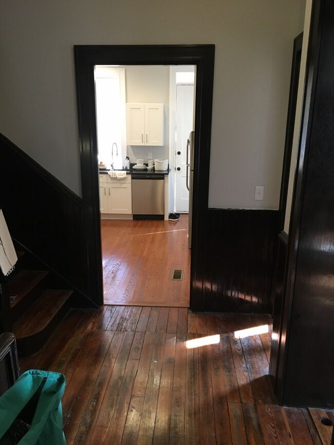 Building Photo - 1131