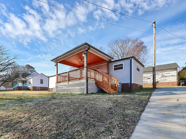 Primary Photo - 146 Swink St SW