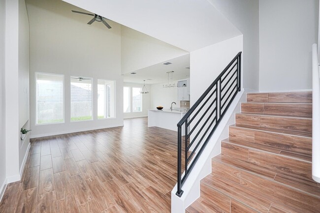 Building Photo - 7525 Cresta Bella St