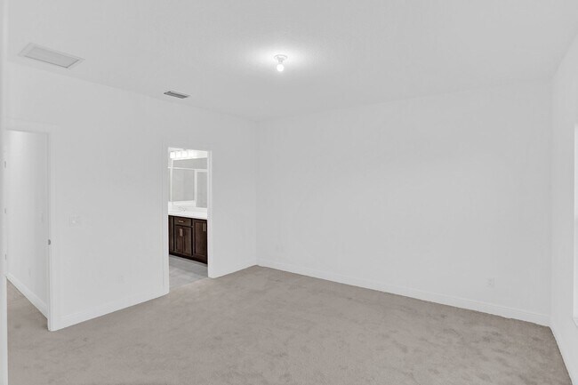 Building Photo - 585 Sanderling Cir