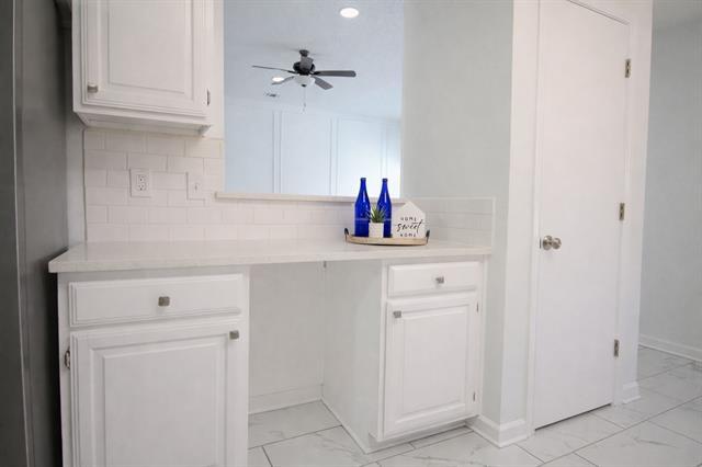 Building Photo - 2035 Lansdown Dr