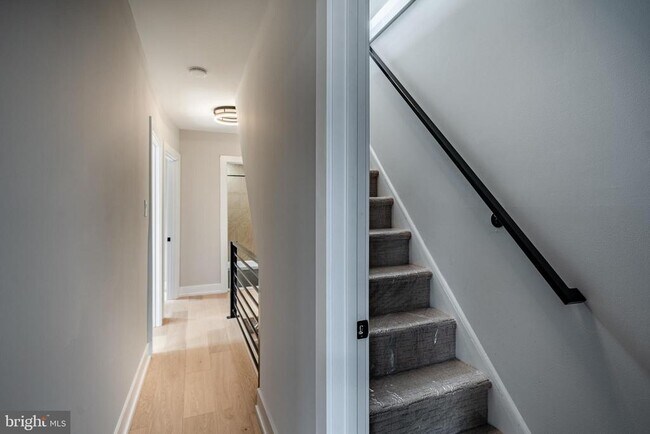 Building Photo - 303 W Washington St