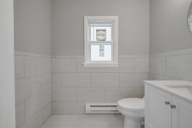 Building Photo - 151 Seaside Ave