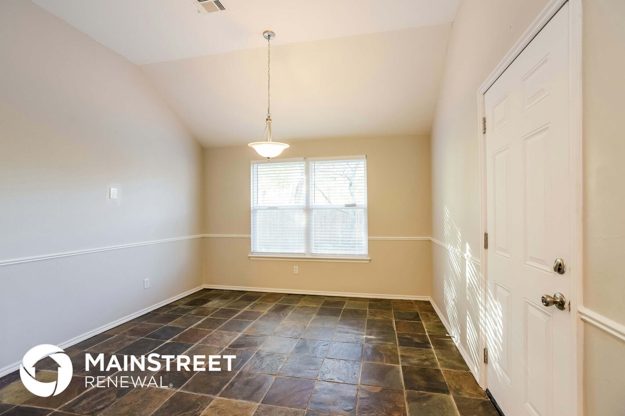 Building Photo - 2100 NE 4th St