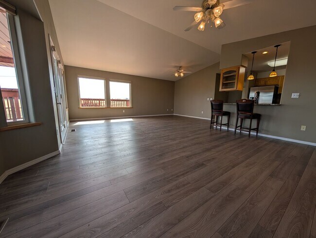 Building Photo - Gorgeous 3 Bedroom 2 Bath Condo - Deck with a View!