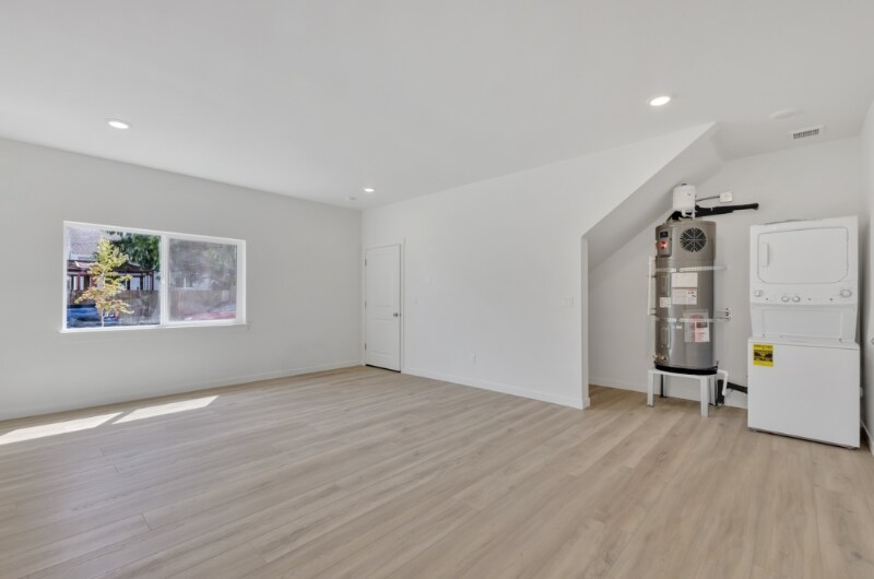 Building Photo - 4944 N Vassault St