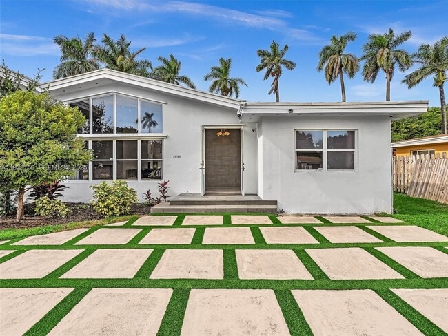 Building Photo - 20120 NE 25th Ct