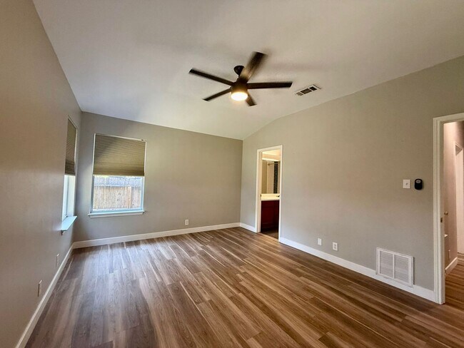 Building Photo - 1031 Bobcat Crk, San Antonio, TX 78251