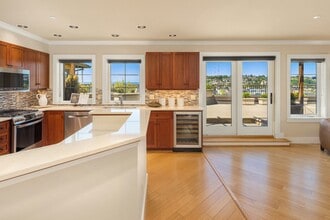 Building Photo - Luxury Penthouse with 600+ Sqft Terrace & ...