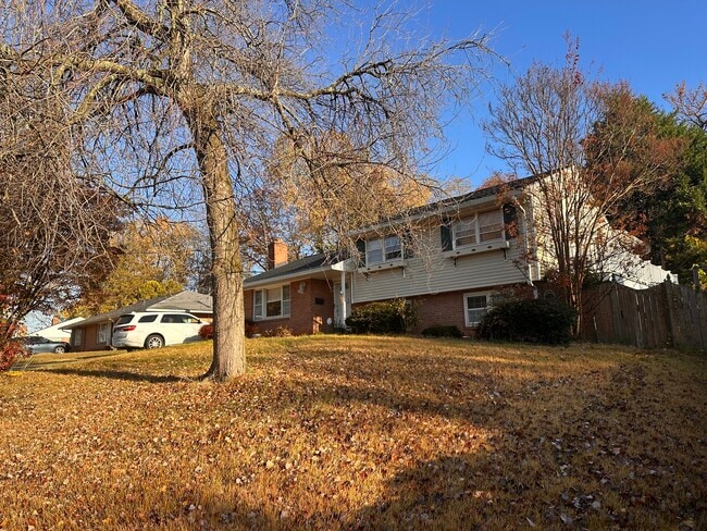 Primary Photo - 5233 Queensberry Ave