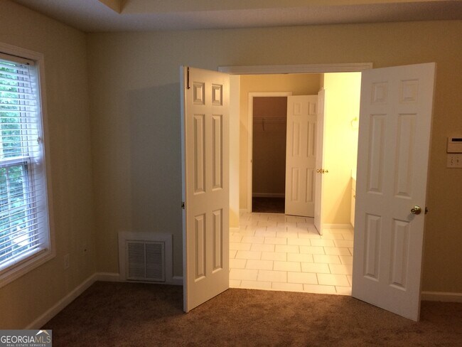 Building Photo - 135 Woodbriar