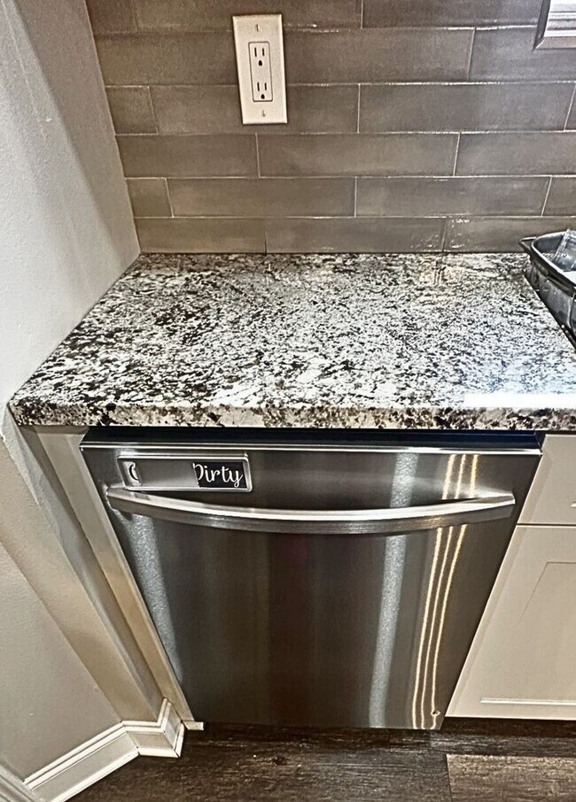 Building Photo - Traditional Neighborhood Living with Luxury