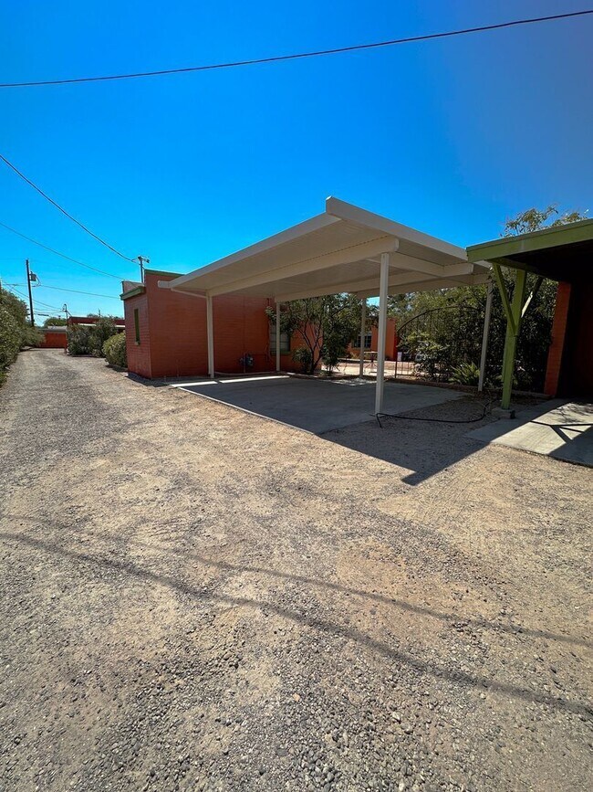 Building Photo - 1936 N Tucson Blvd