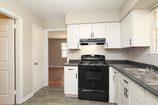 Building Photo - Newly renovated Ranch style 3 bedroom 1 ba...