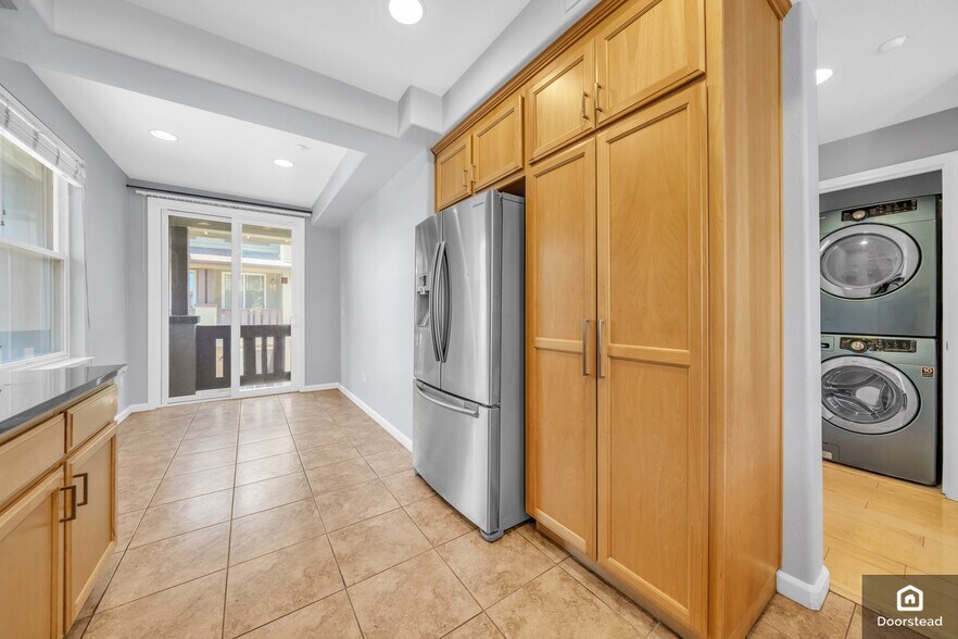 Building Photo - 955 Pavilion Loop