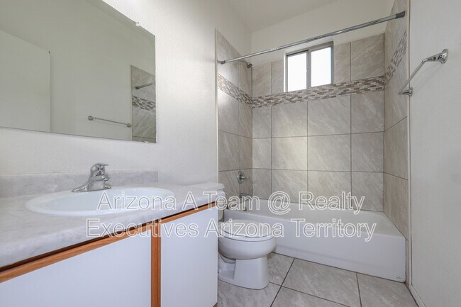 Building Photo - 2927 N Cardell Cir