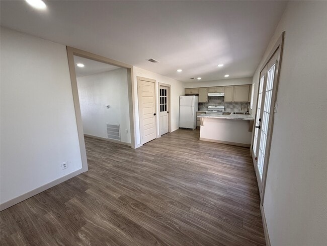 Building Photo - 7905 Farnsworth St