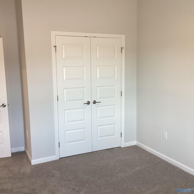 Building Photo - 104 Granby Ln