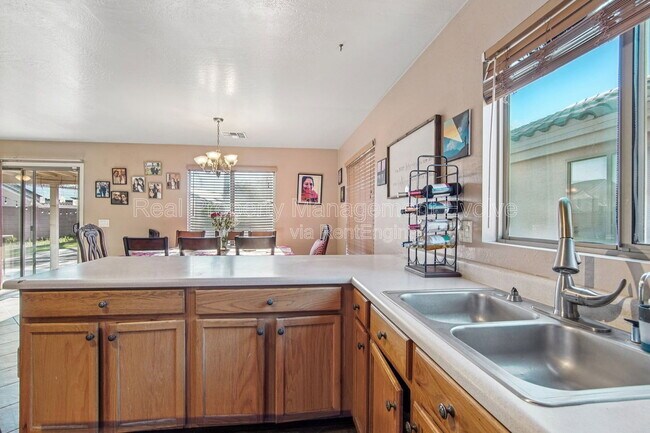 Building Photo - 12571 W Mauna Loa Ln