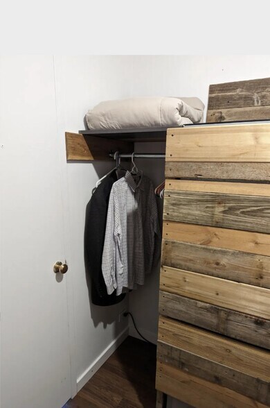 Building Photo - 1 E Scott St