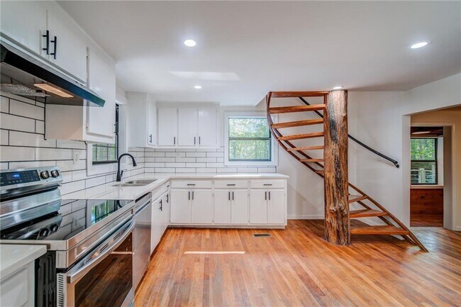 Building Photo - 5574 Hardscrabble Rd