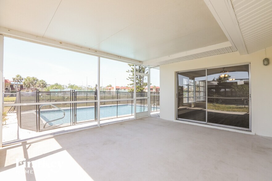 Building Photo - 63 Rotonda Cir