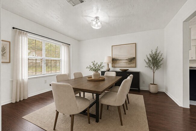 Building Photo - 539 Belwin Dr