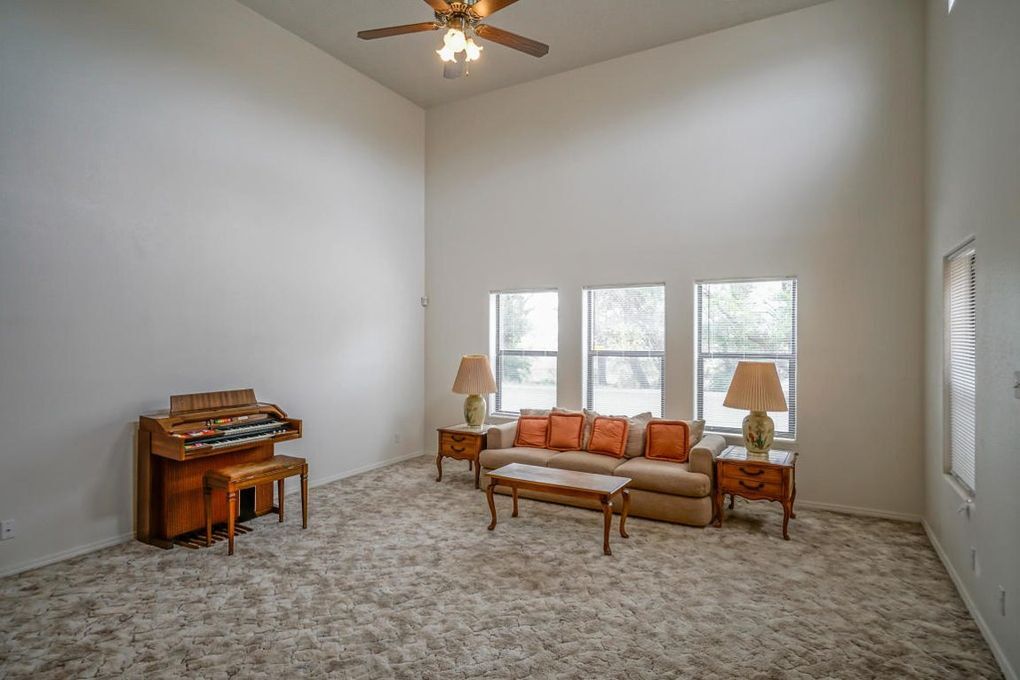 Building Photo - 609 Avenida Montoya NE