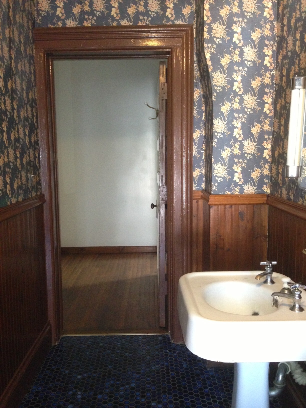 Building Photo - 802 Grand Ave