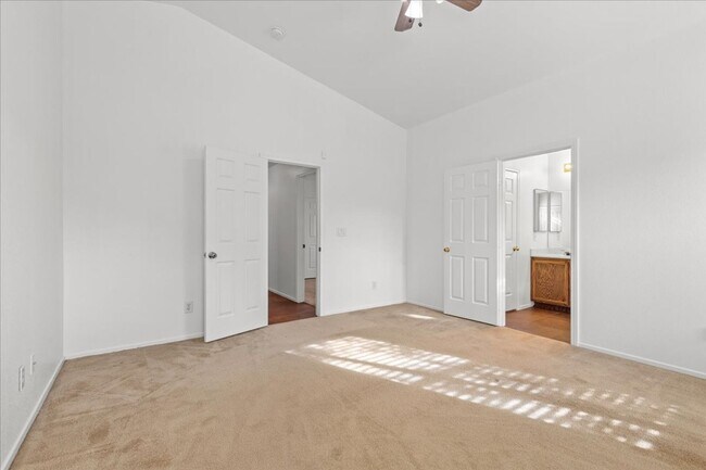 Building Photo - Single Story 3 Bedroom Home with Beautiful Backyard Space