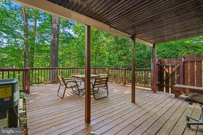 Building Photo - 15649 Mews Ct