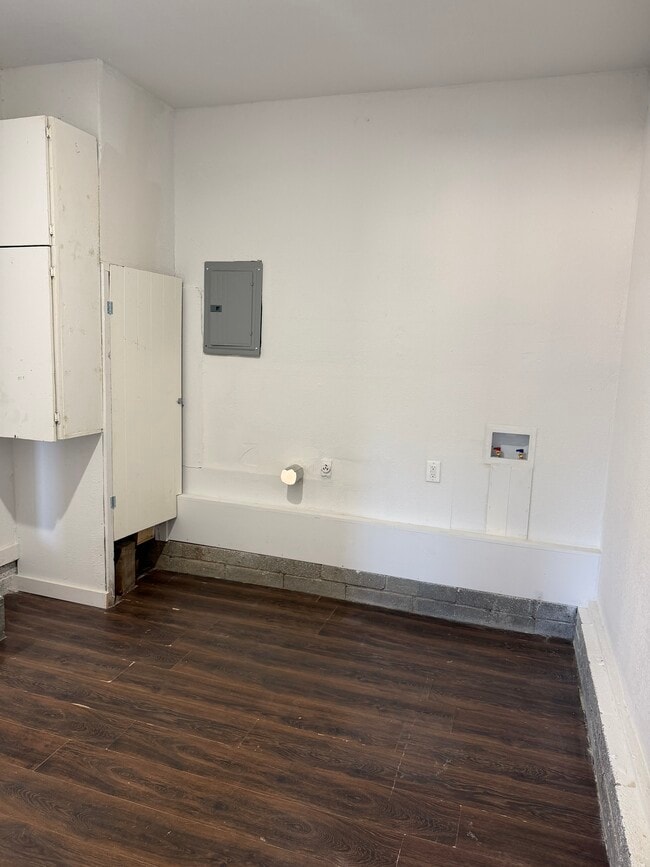 Building Photo - 1825 G St NW