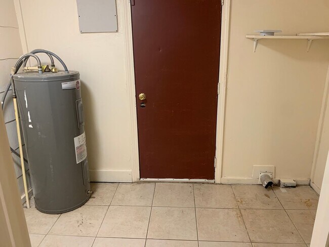 Building Photo - 2 bedroom house in Midtown accross the street from Denton Park!