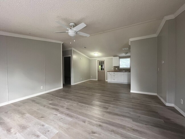 Building Photo - Beautiful 3 Bed, 2 Bath Home for Rent in L...