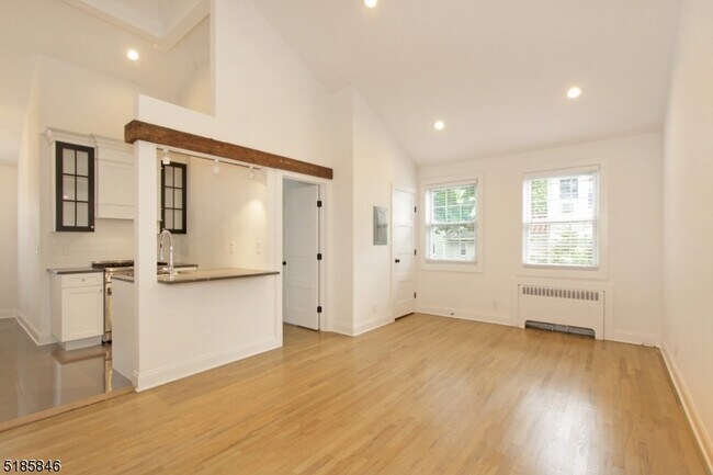 Building Photo - 380 Claremont Ave