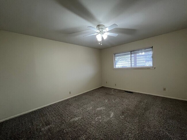 Building Photo - Midtown Quadplex with Pool- 3 bed, 2 bath