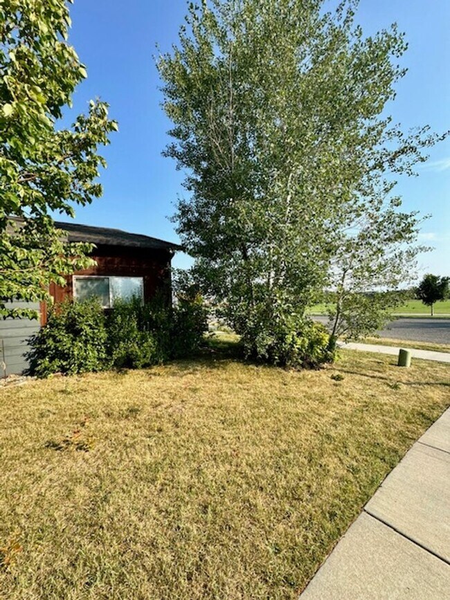 Building Photo - 3-Bedroom, 2-Bathroom Single-Level Home in Bozeman, MT
