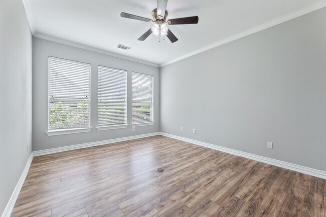 Building Photo - 1221 Torchwood Dr