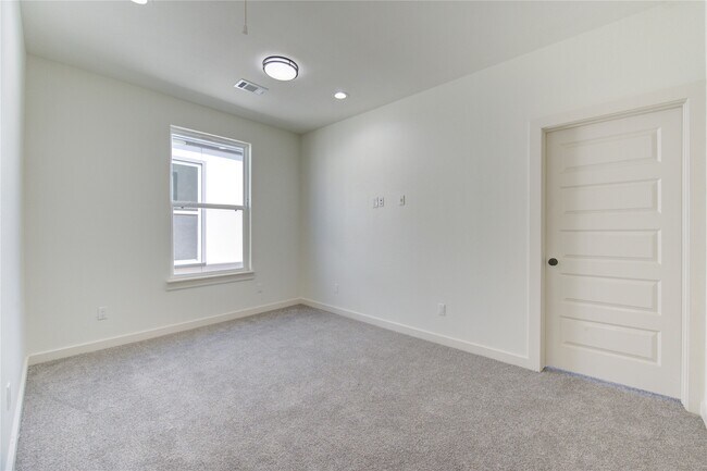 Building Photo - 2914 El Fenice Ln