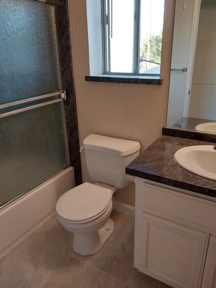 Building Photo - 436 Vasquez Ct