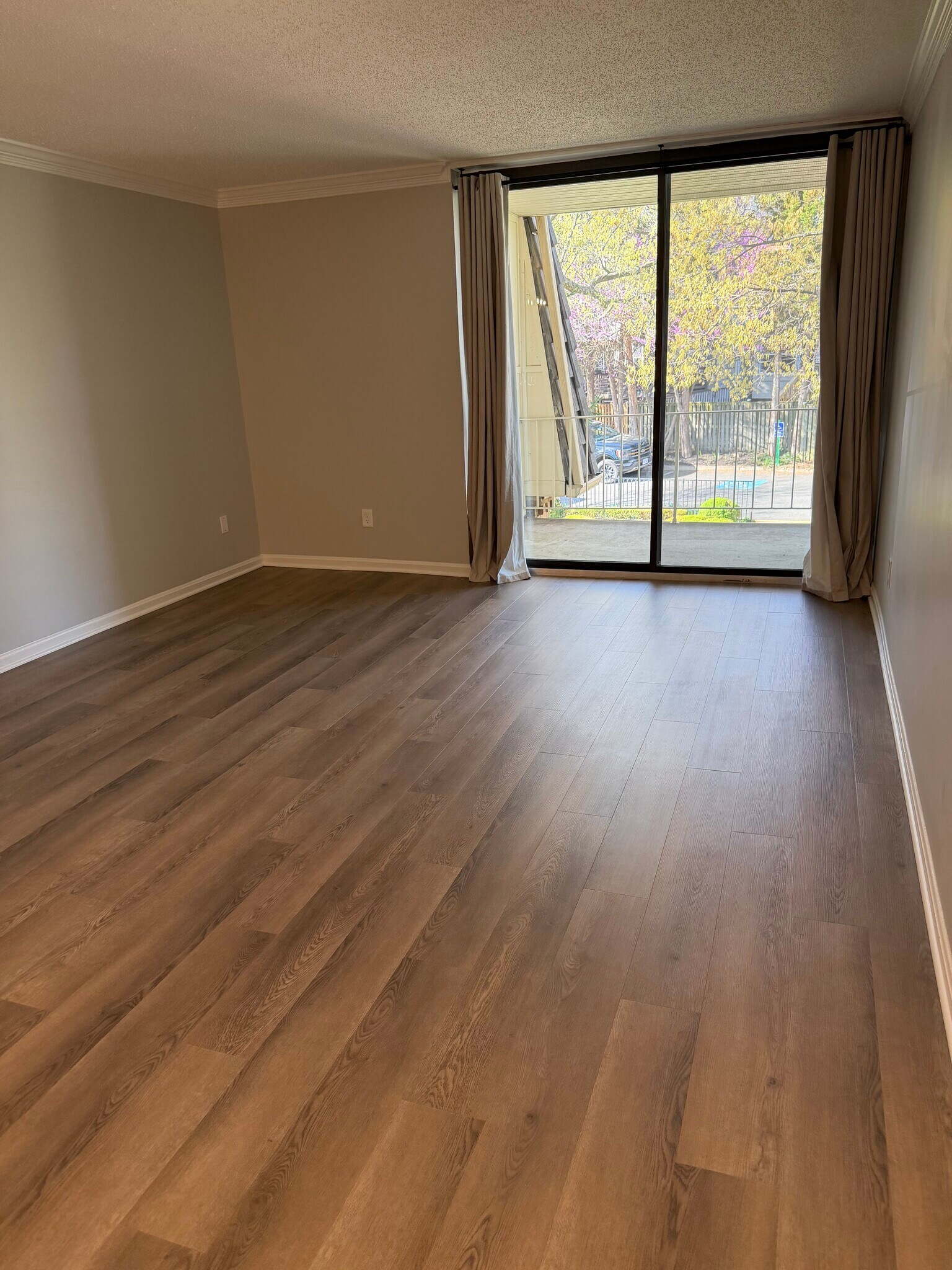 Building Photo - 3121 Patrick Henry Dr