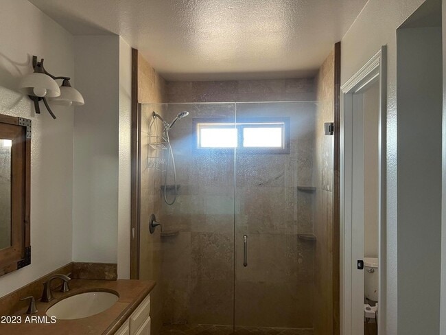 Building Photo - 1733 N La Rosa Dr