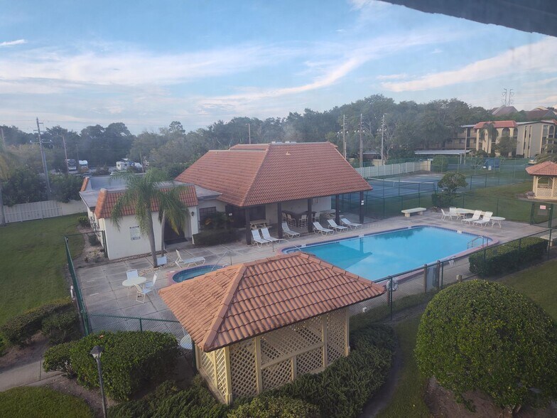 Building Photo - 2440 Winding Creek Blvd