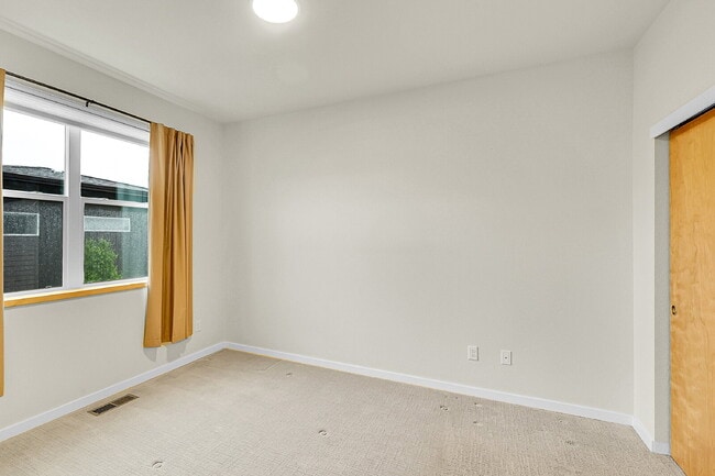 Building Photo - $2,895.00, 3 bedrooms, 3.5 baths, located ...