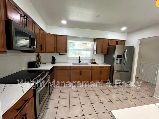 Building Photo - 1403 Stonehaven Way