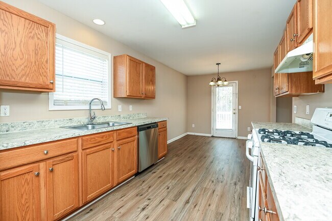 Building Photo - 214 Oakleigh Ln