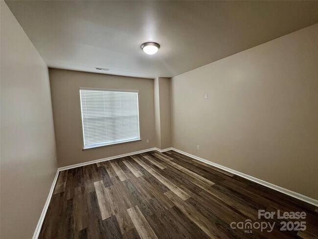 Building Photo - 7001 Mountain Top Ct