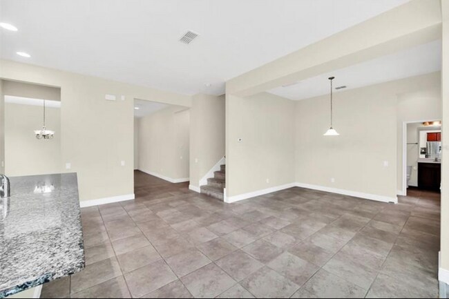 Building Photo - 12345 Aldford Dr