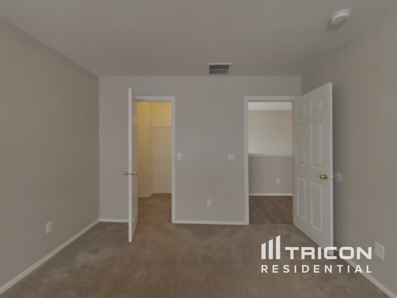 Building Photo - 5871 E Everhart Ln